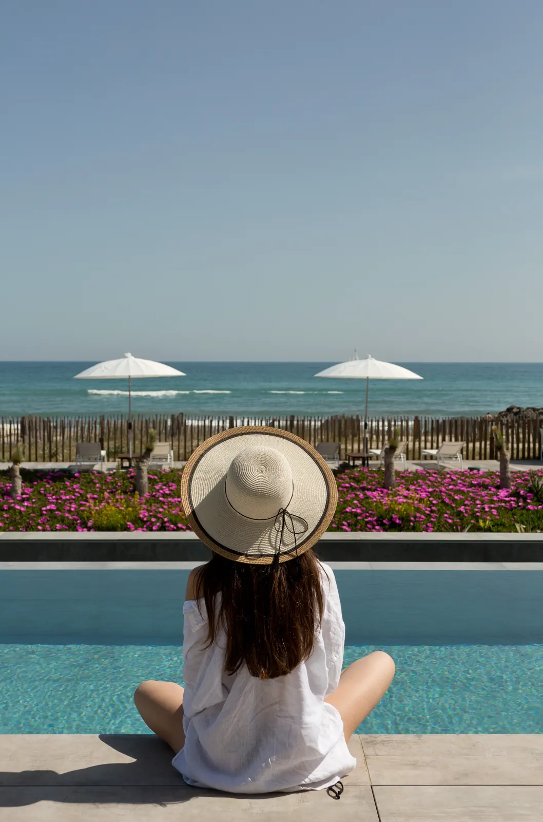 Villa Miramar vue piscine avec ambiance premium et seaside
