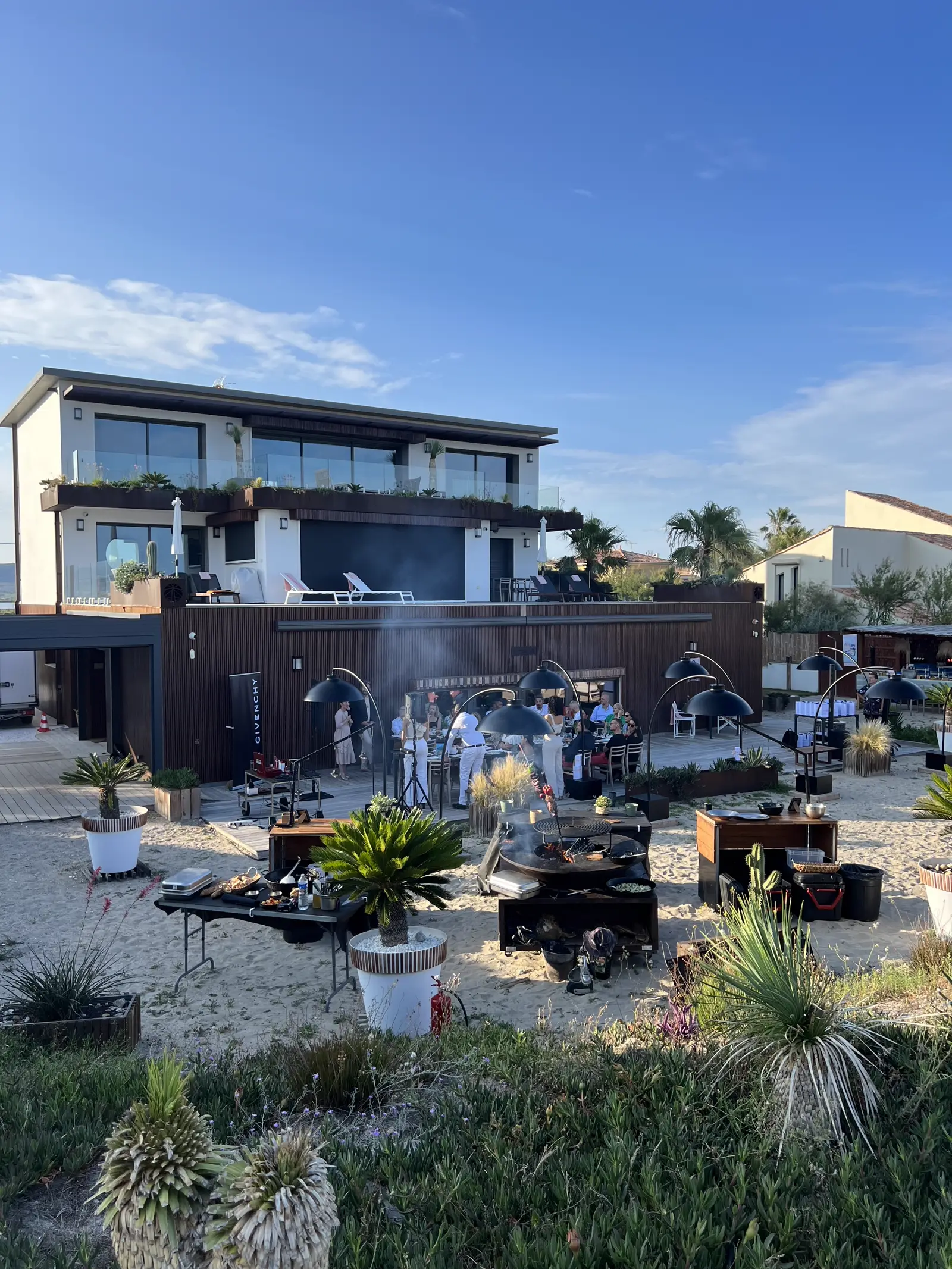 Soiree evenementielle en exterieur avec ambiance premium