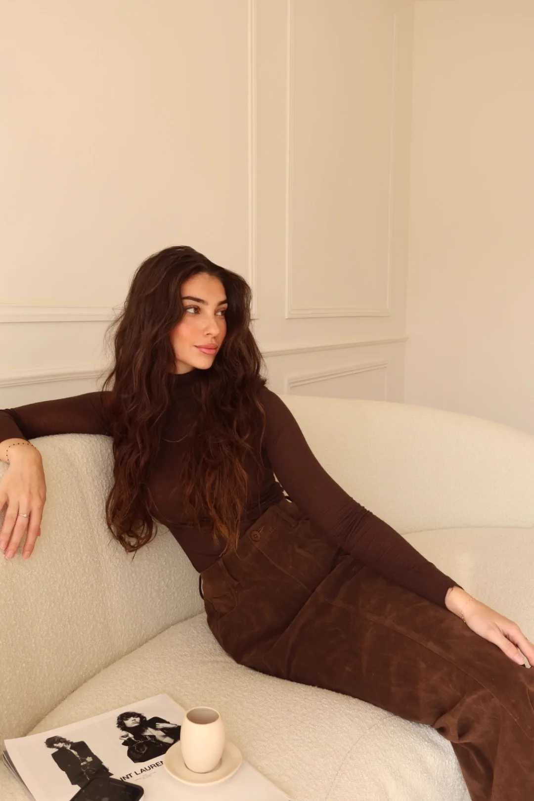 Portrait editorial de Celia pour la section Derriere Syna